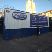 Fachada em Lambri e Placa em Lona e Letreiro vazado iluminado